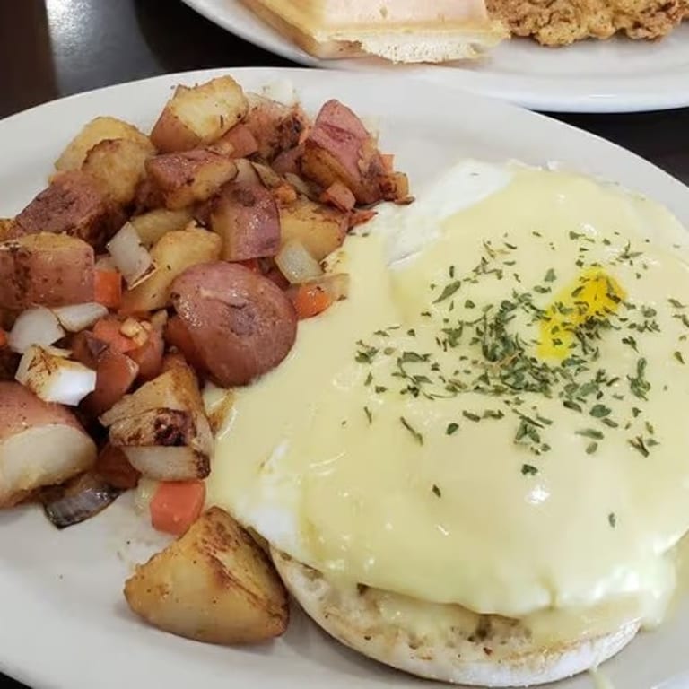Egg-cellent Options: Breakfast and Brunch Favorites